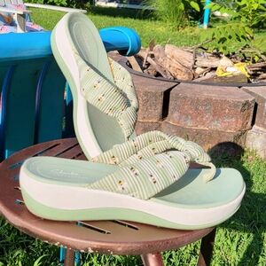Clarks Cloudsteppers Mint Green and White Bee Patterned Wedges